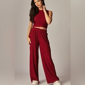 Crinkle Textured Cropped Top 2pc
Loungewear Set
